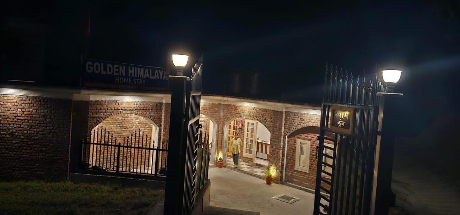 Golden Himalaya Homestay カウサニ エクステリア 写真