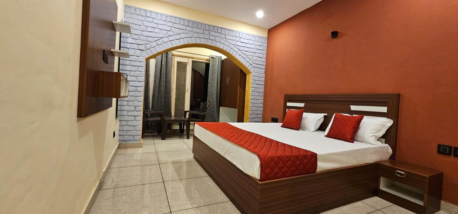 Golden Himalaya Homestay カウサニ エクステリア 写真